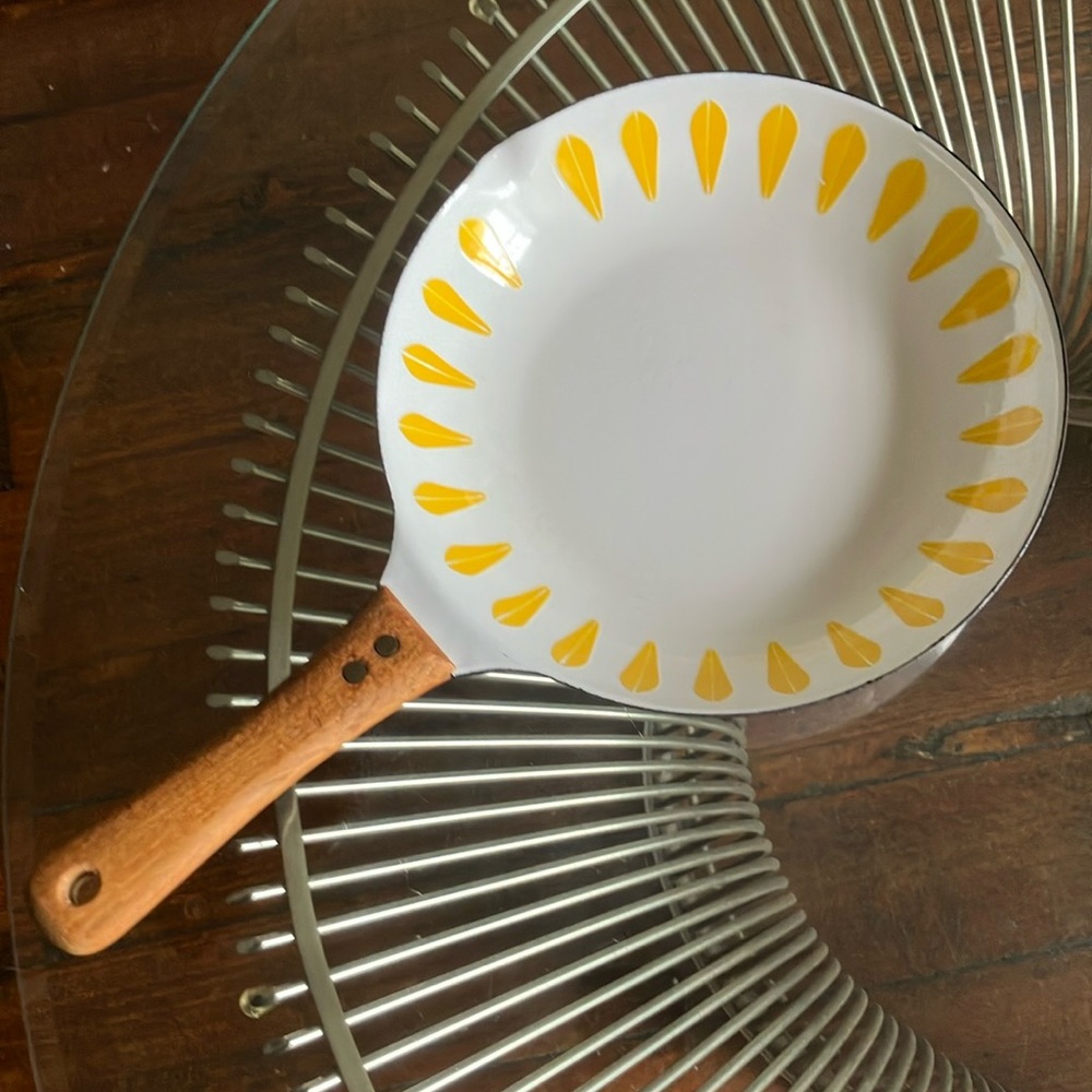 Catherineholm vtg Lotus pattern skillet sauté pan white and yellow enamel
